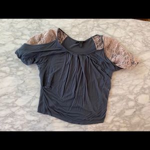Women’s ya da gray and creme top